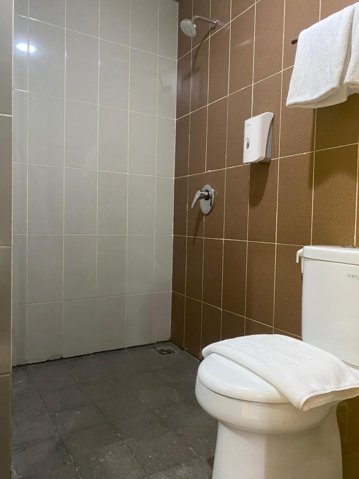 Daima Suites Margonda Depok Extérieur photo